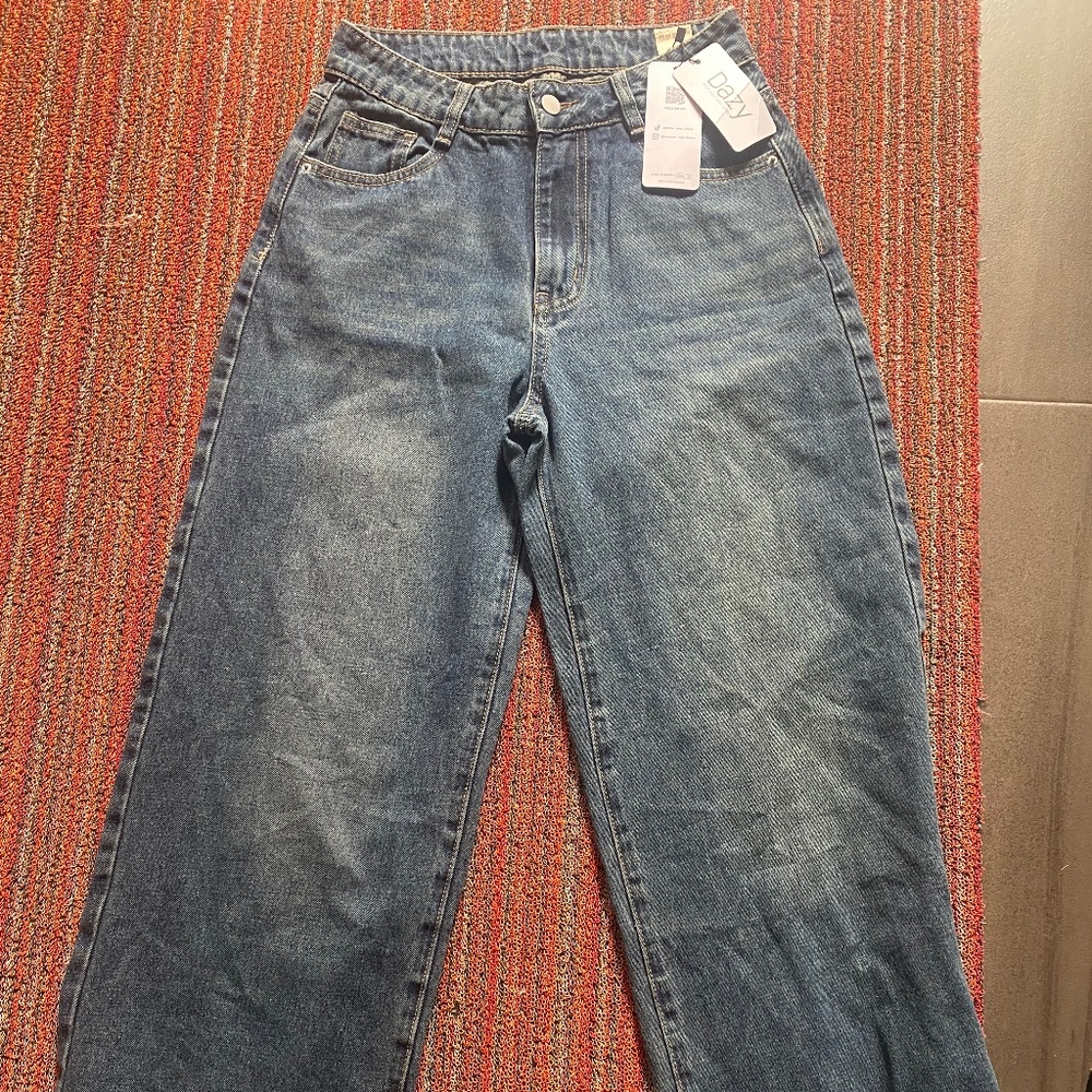 New with tags Dazy  jeans from SHEIN . Women’s size medium. New, tags  unused